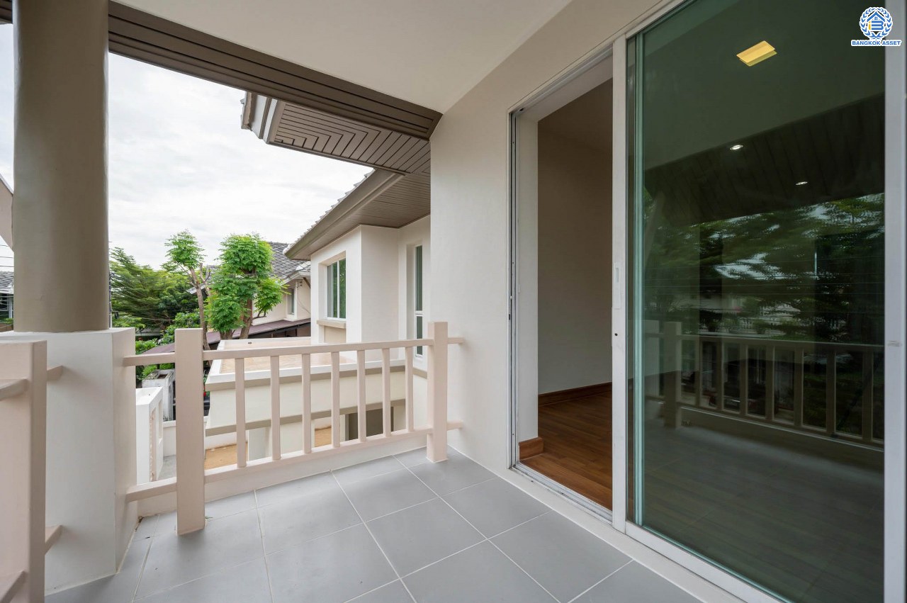 บ้านมือสองตกแต่งใหม่ โครงการ อนันตธารา ทวีวัฒนา เนื้อที่ 61.6 ตร.ว. พื้นที่ใช้สอย 190.96 ตร.ม. ฟังก์ชันจัดเต็ม 3 ห้องนอน 3 ห้องน้ำ จอดรถได้ 2 คัน ตอบโจทย์ทุกการเดินทาง บนทำเลศักยภาพ ติดถนนบรมราชชนนี เชื่อมต่อทางคู่ขนานลอยฟ้า ใกล้รถไฟฟ้าสายสีน้ำเงิน "สถานีบางพลัด"